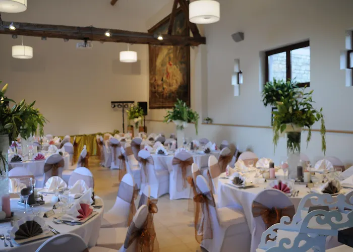 HôTel - Ferme Du ChâTeau D'Ahin